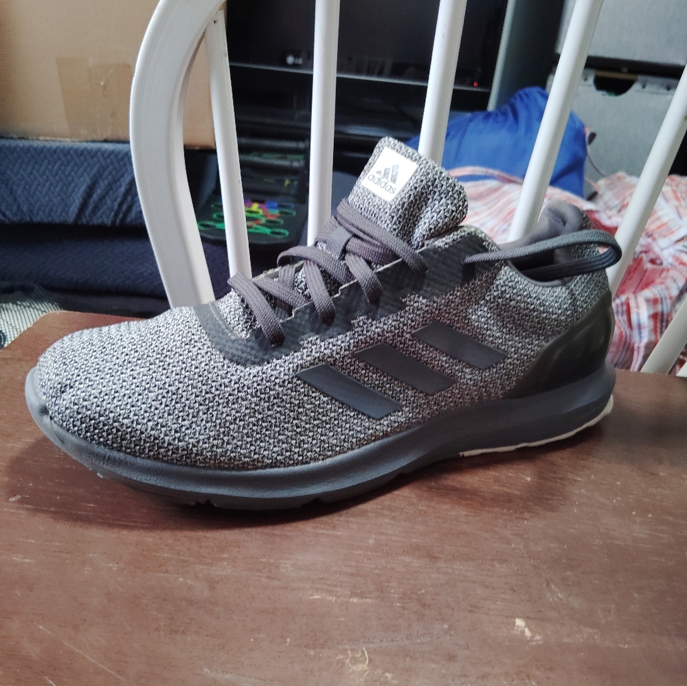 Adidas casial shoes Men's Black and Gray Sneakers